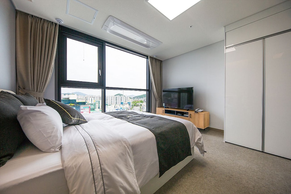 Shine Hotel 15/50