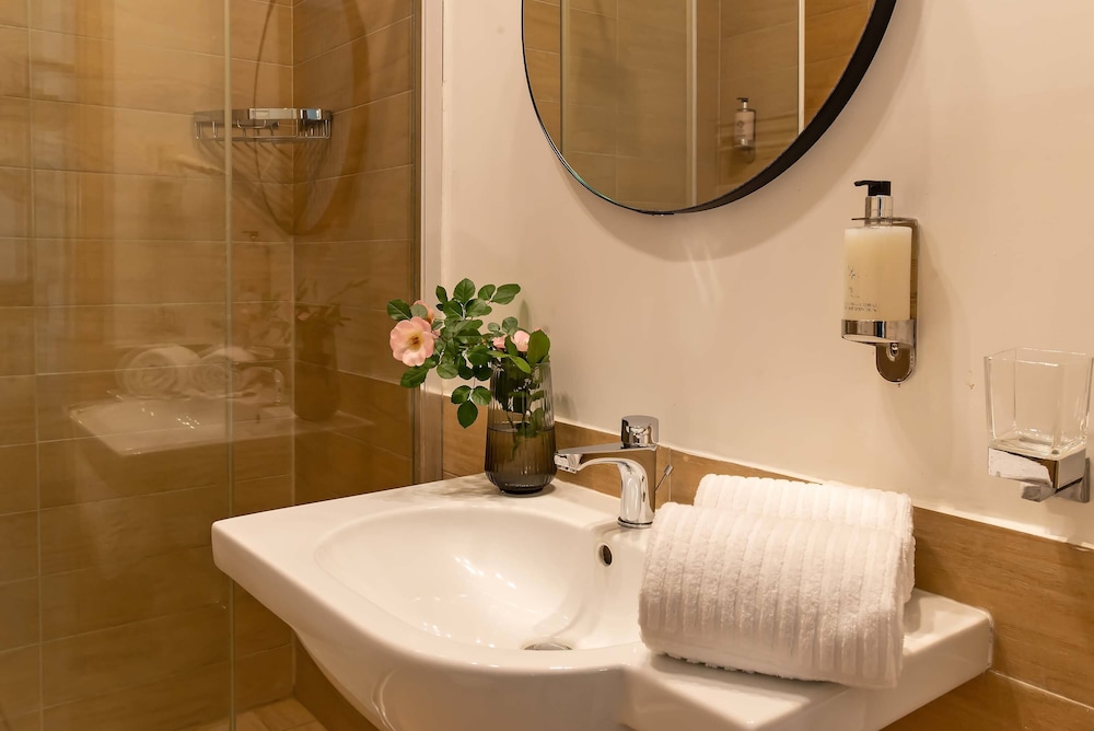 94rooms Vatican Vigliena 70/71