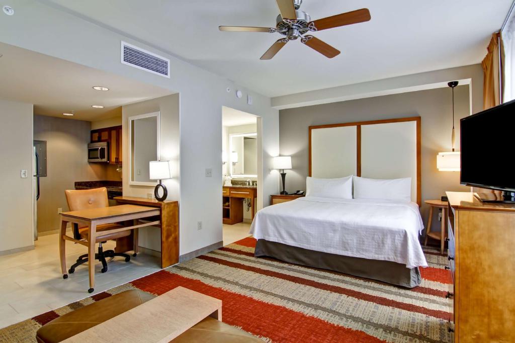 STUDIO, KING BED, ACCESSIBLE
