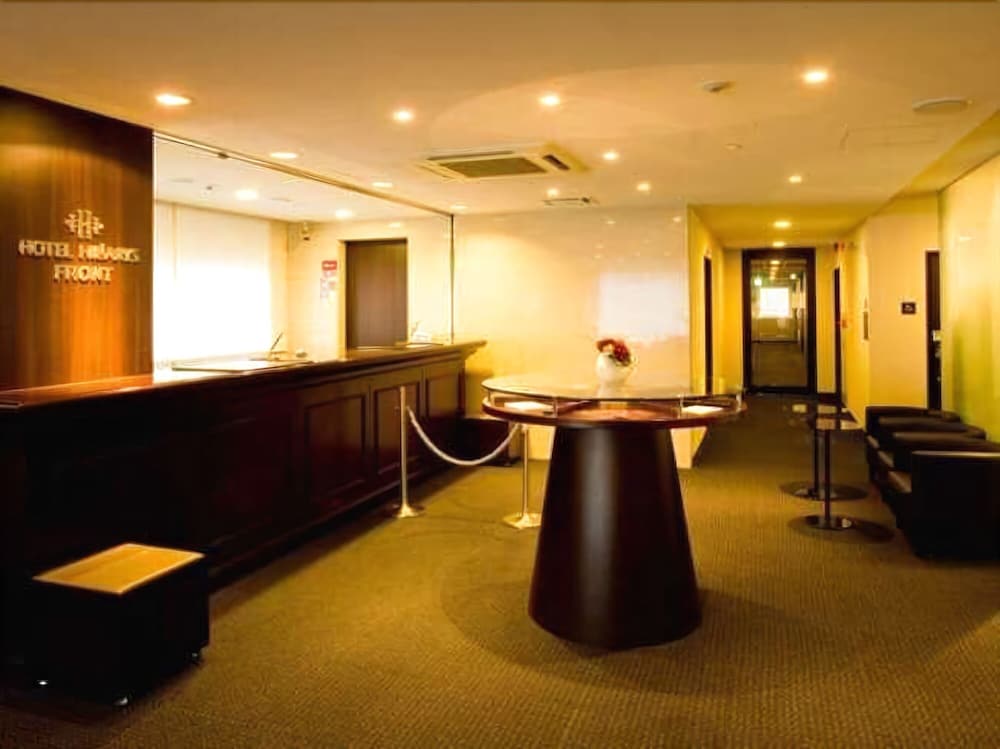 Hillarys Hotel 8/40