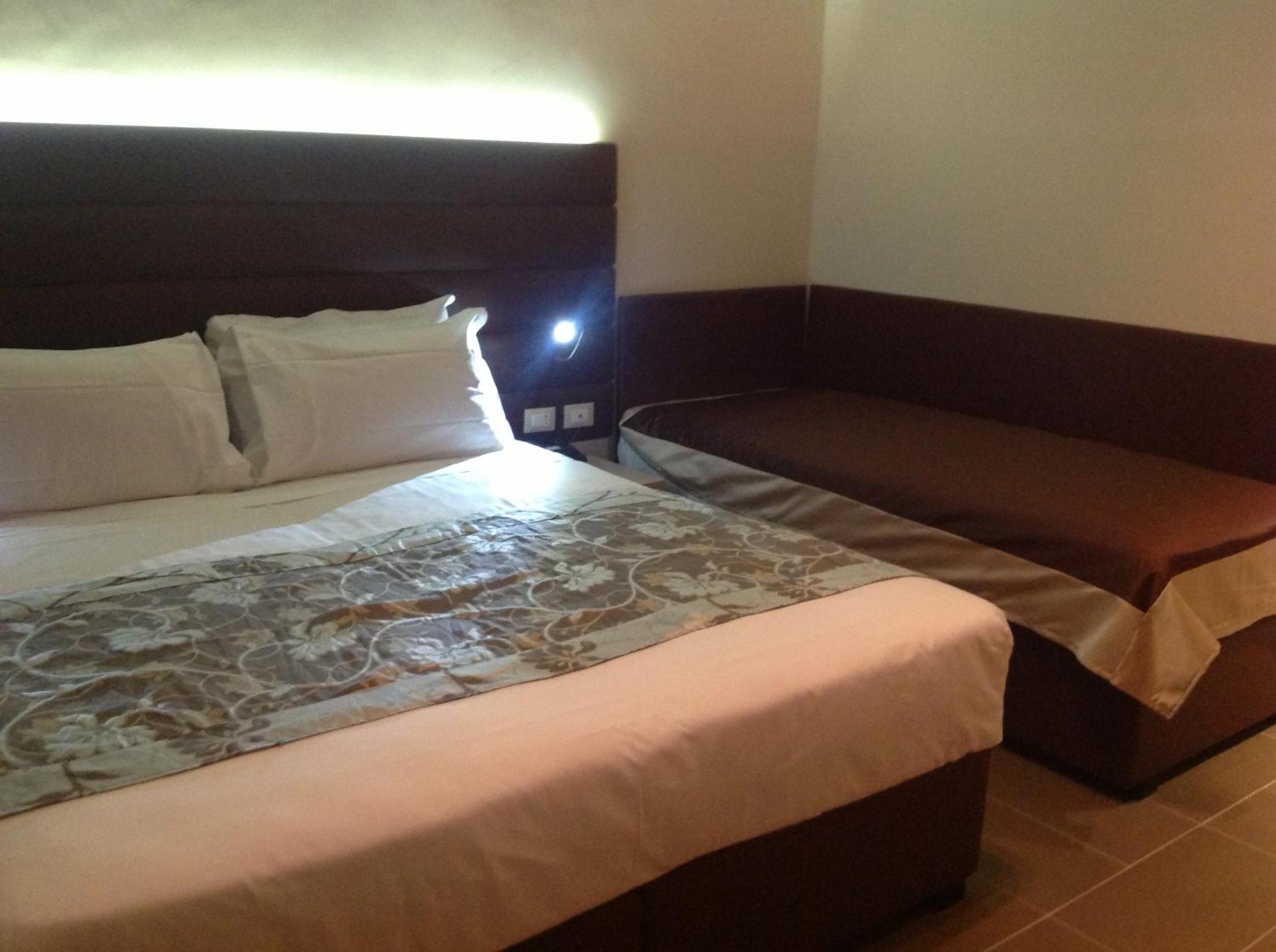 ROOM, TRIPLE