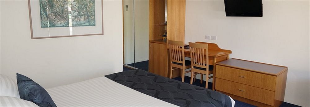 West End Motor Lodge 31/57