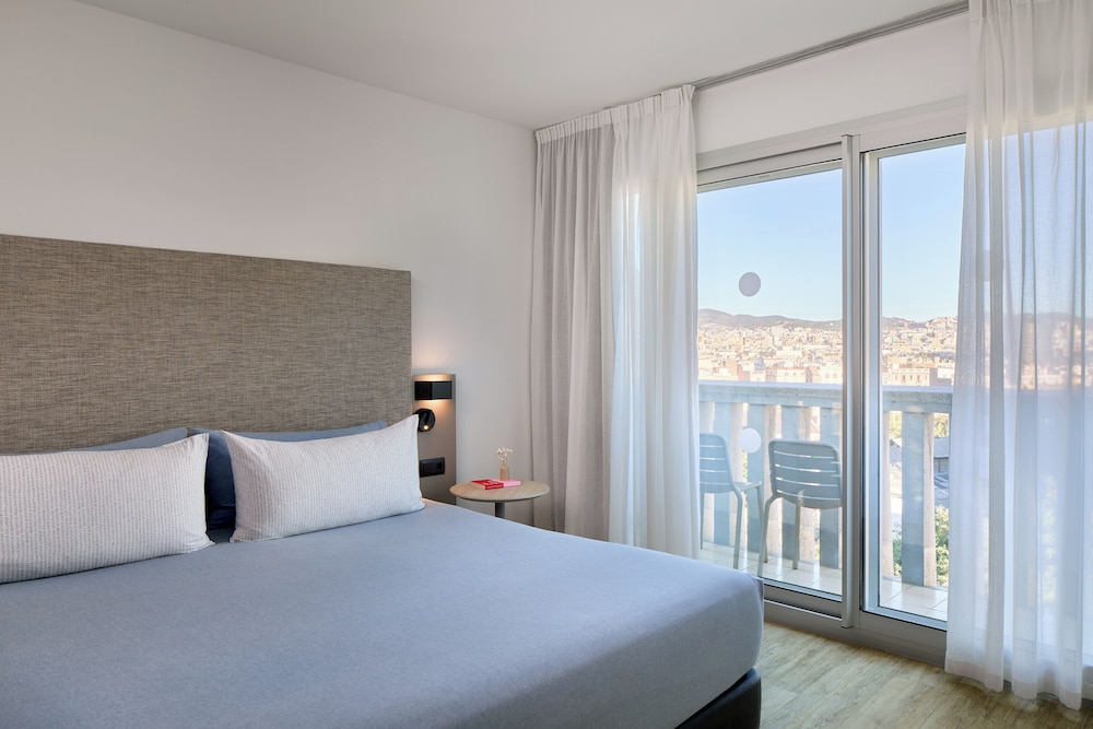 CONNECTING, STUDIO, BALCONY