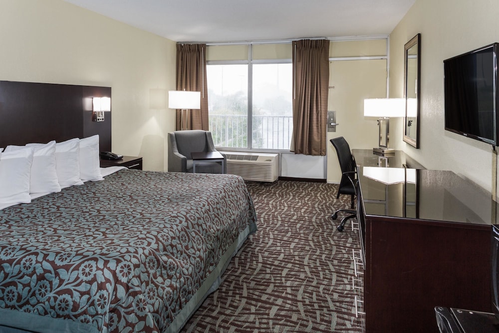 Days Inn By Wyndham Melbourne 12/34