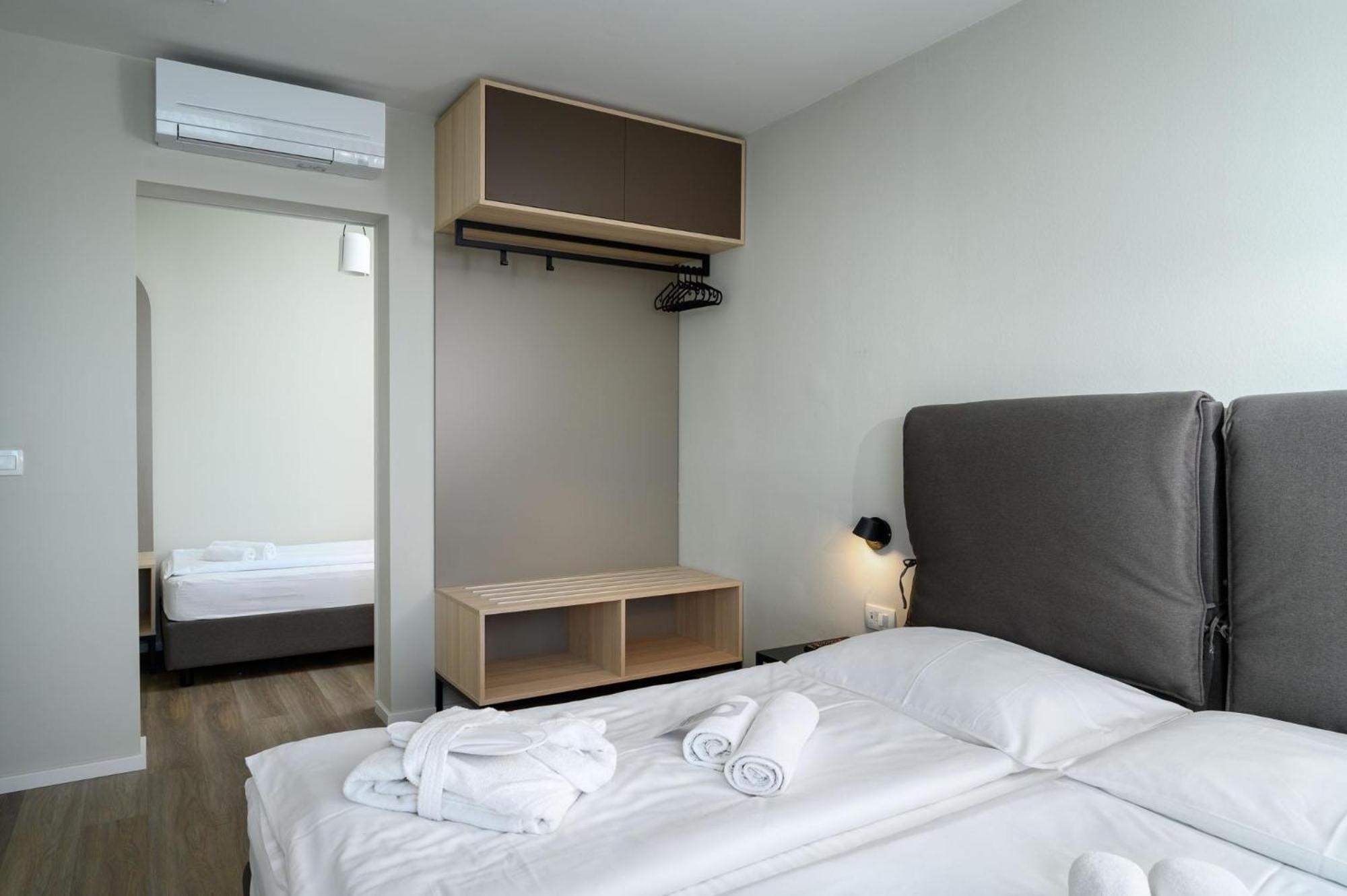 Green, Double Bed