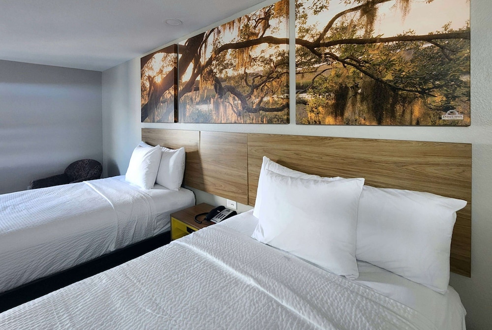 Days Inn by Wyndham Lafayette Scott 17/22