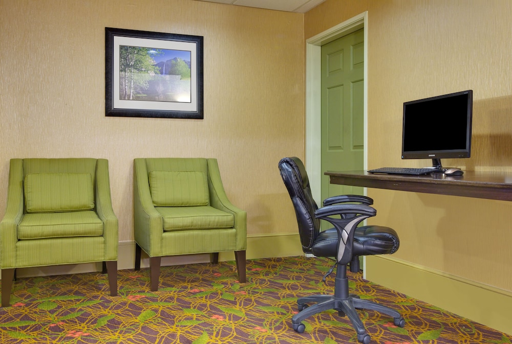 Holiday Inn Express Oakdale 58/72