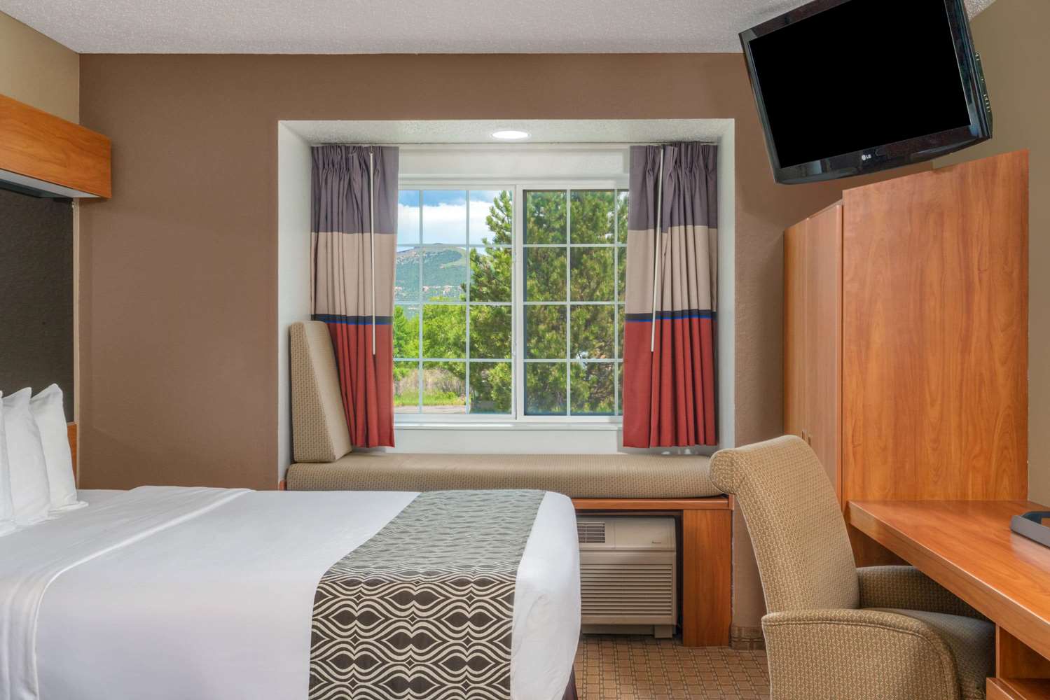 Microtel Inn & Suites by Wyndham Raton 6/21