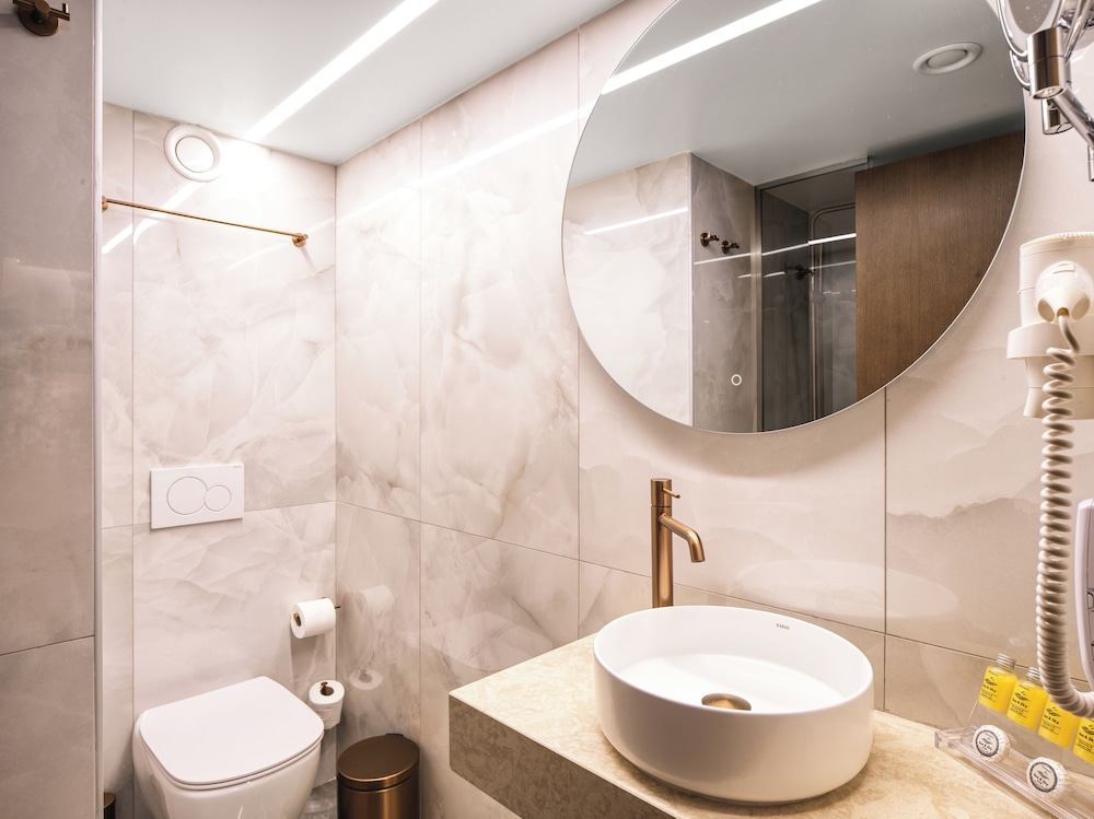 Leonardo Hotel Athens City Center in ATHENS