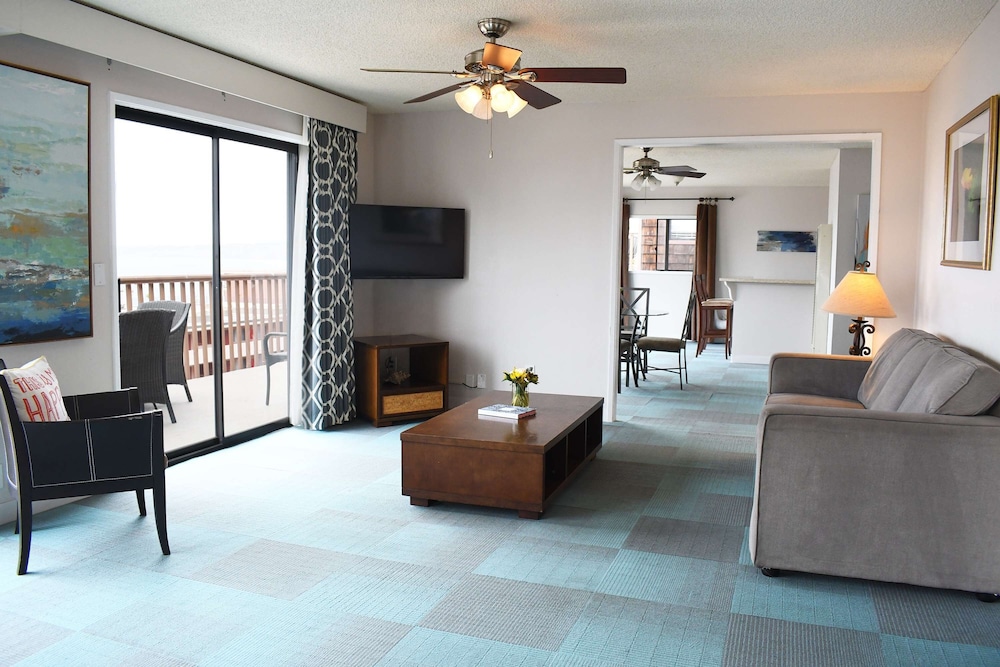 La Jolla Cove Suites 48/65