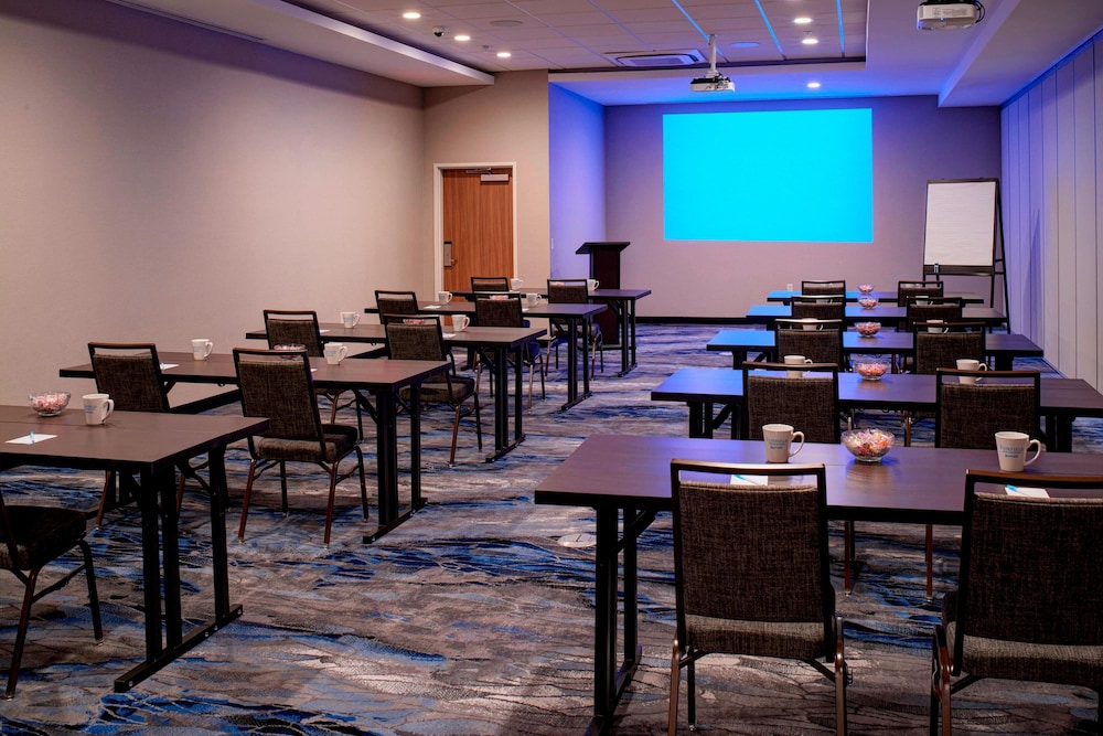 Fairfield Inn And Suites Columbus In 36/50