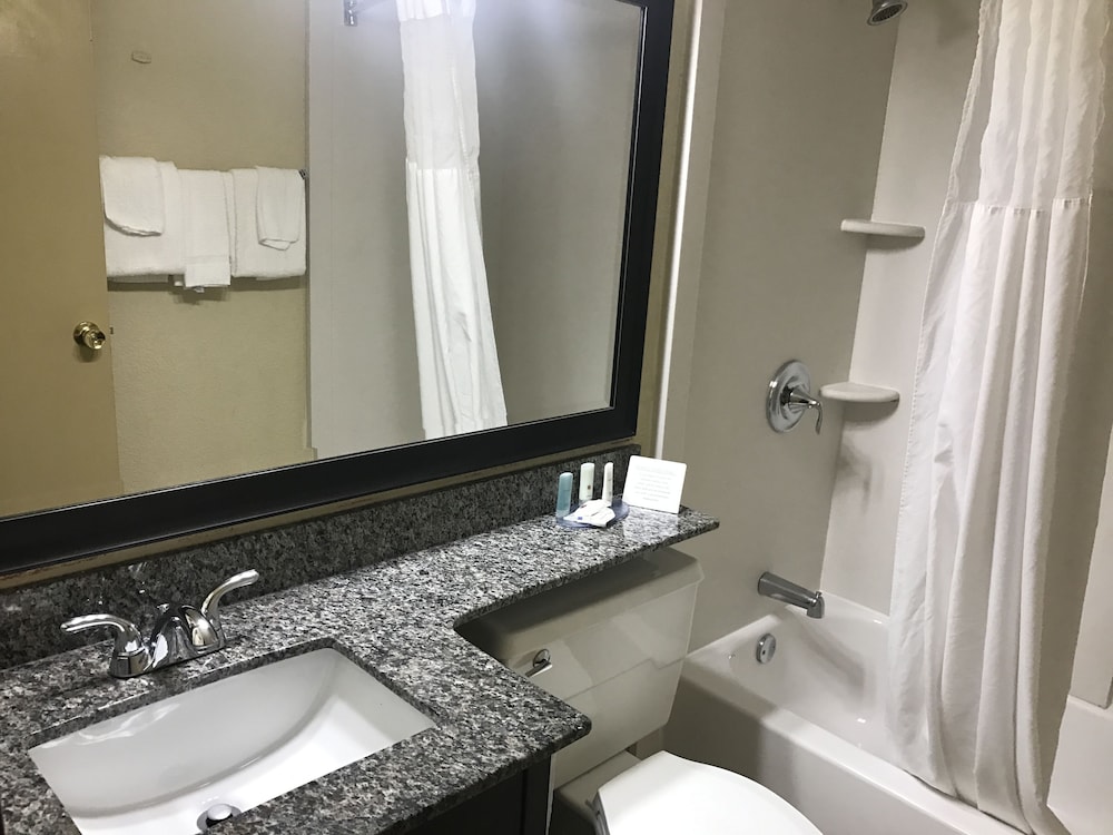 Clarion Hotel Fort Mill Near Amusement Park 5/35