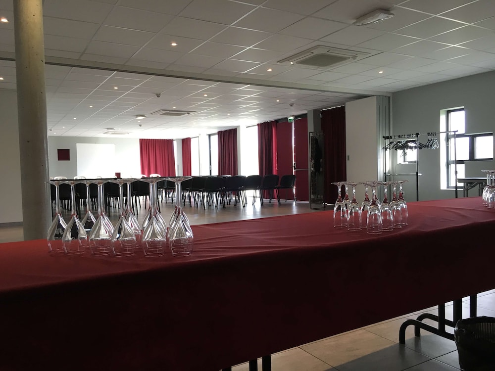KYRIAD EVREUX - Netreville 24/29