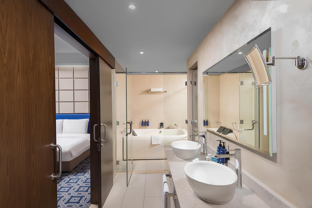 RADISSON BLU HOTEL, SOHAR 71/72