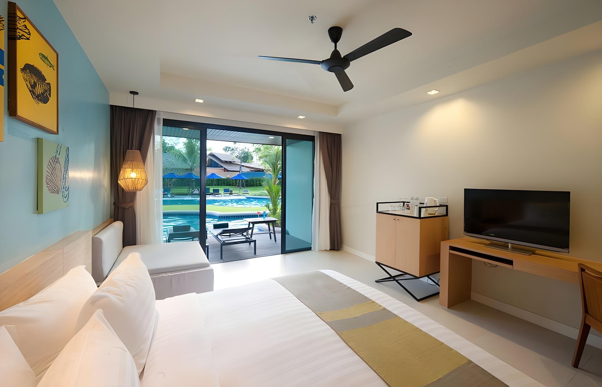 Room, Double or Twin Bed, Pool Access