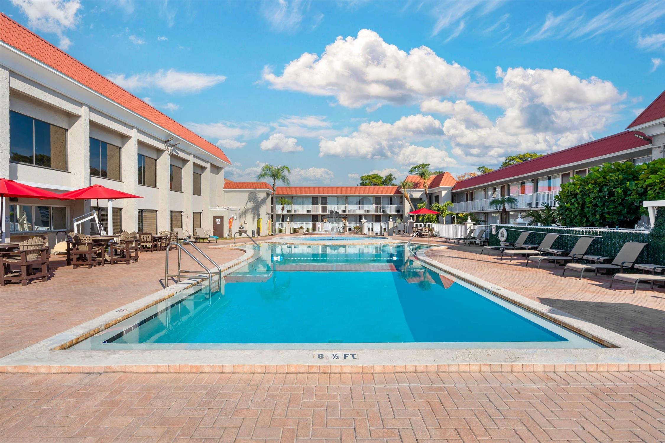 Quality Inn & Suites Conference Center 29/32