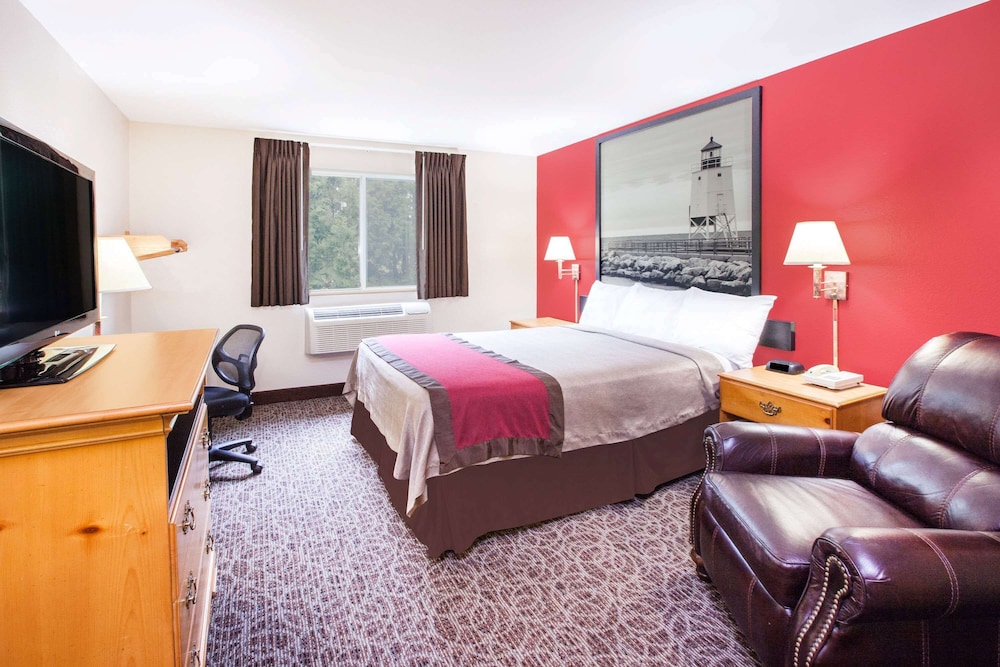 Super 8 by Wyndham West Branch 10/18