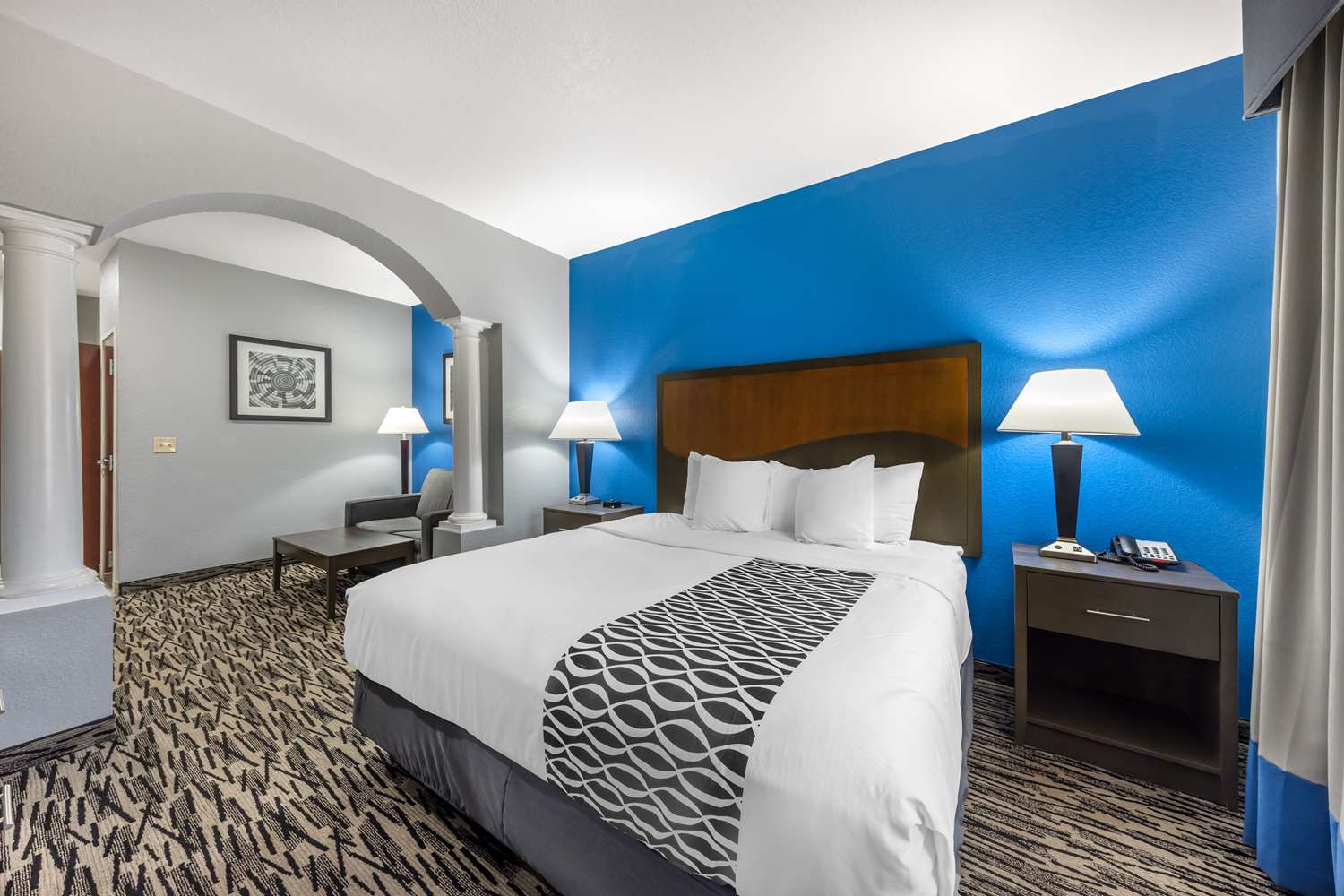 Suite, King Bed, Sofa, Jetted Tub