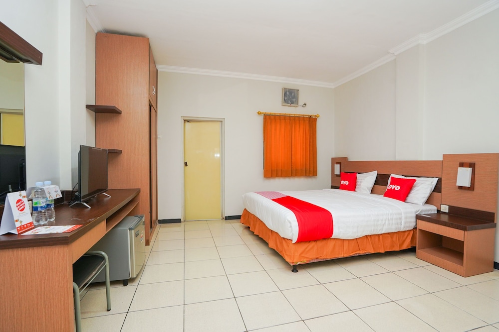 Oyo 2075 Graha Marina 27/54
