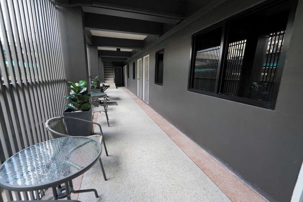 RQ Bangkok Huai Khwang by Collection O 54/61
