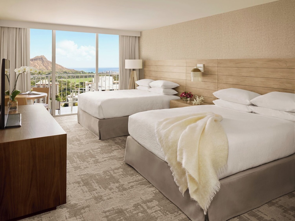 DIAMOND HEAD, 2 QUEEN BEDS, OCEAN VIEW