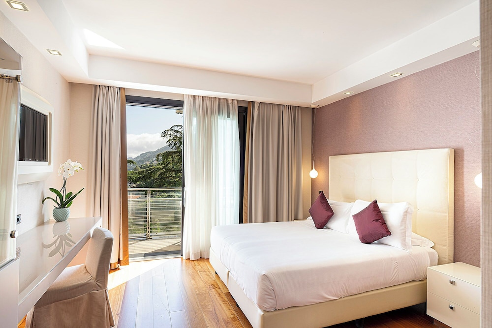 Paradiso Relais Hotel 34/92