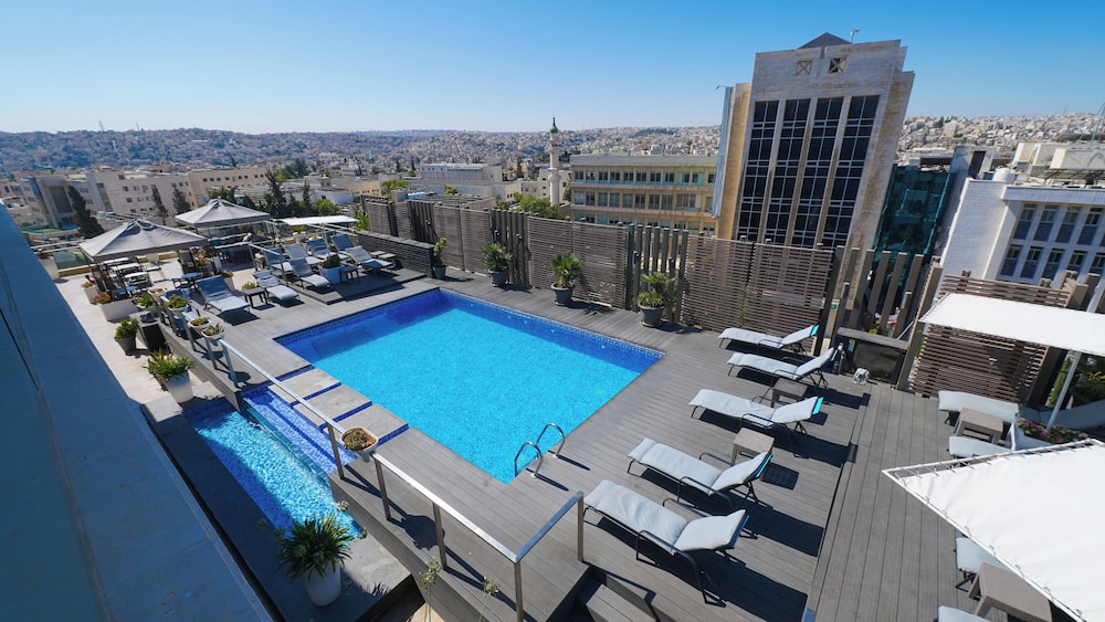 The House Boutique Suites 62/68