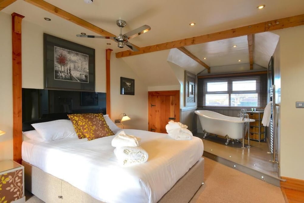Inn at Cheltenham Parade 4/42
