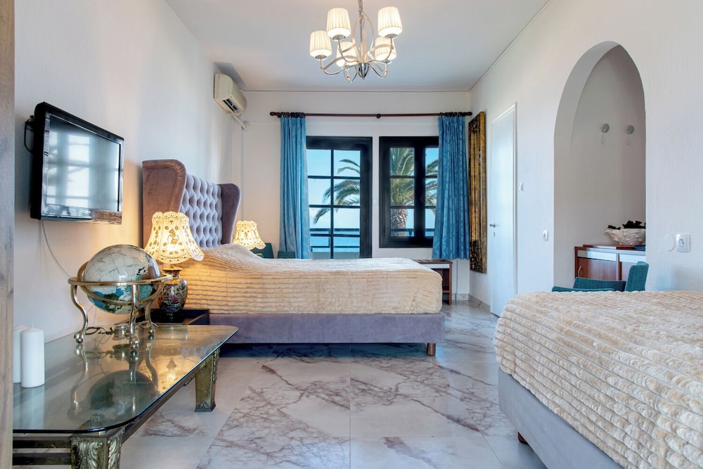 Assa Maris Beach Hotel 14/108