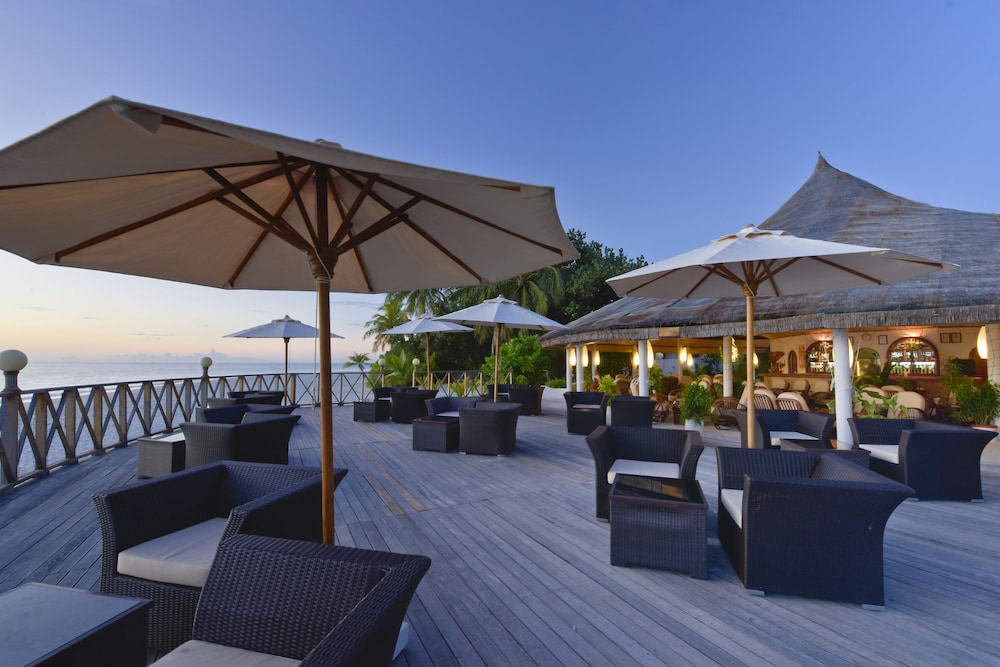 Angaga Island Resort And Spa 33/57