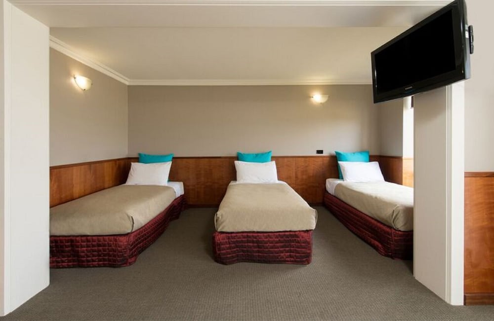 Berri Hotel 27/63