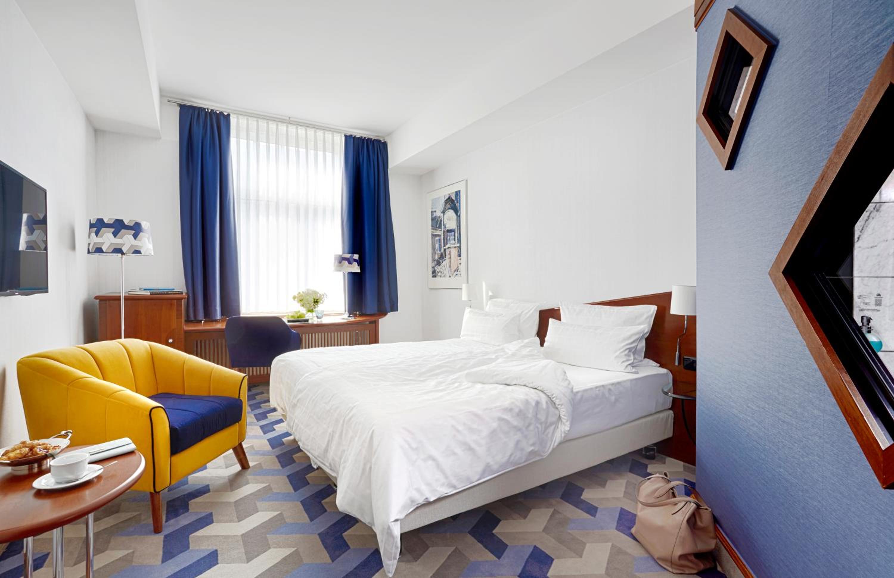 Room, Queen Bed