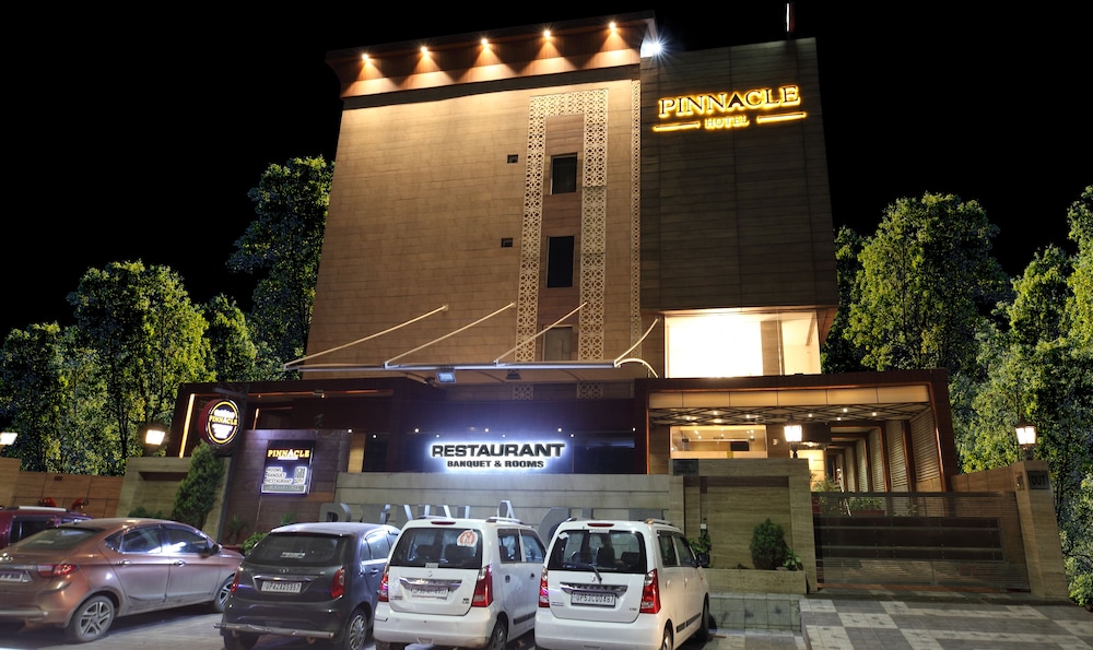 Pinnacle by Click Hotels, Lucknow 2/63
