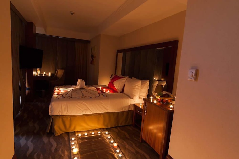 LAMEC HOTEL BUSINESS 14/32