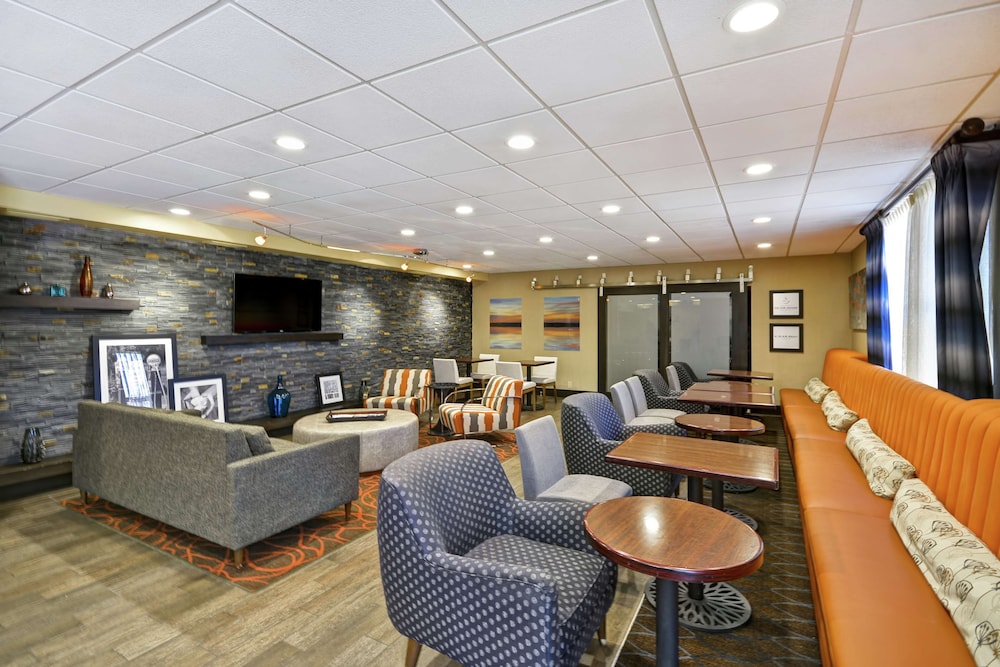 Hampton Inn Auburn 27/40