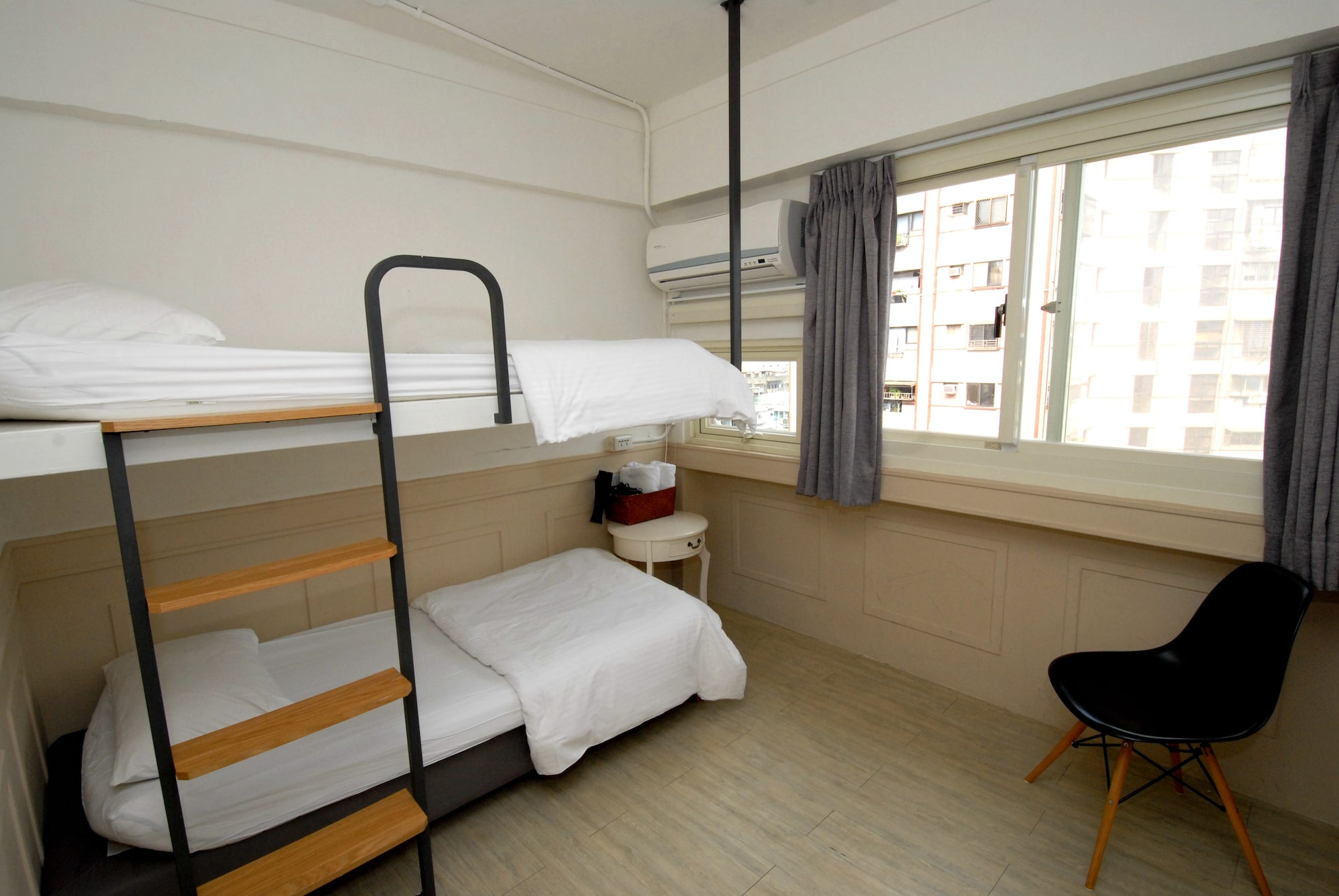 CLASSIC, TWIN BEDS
