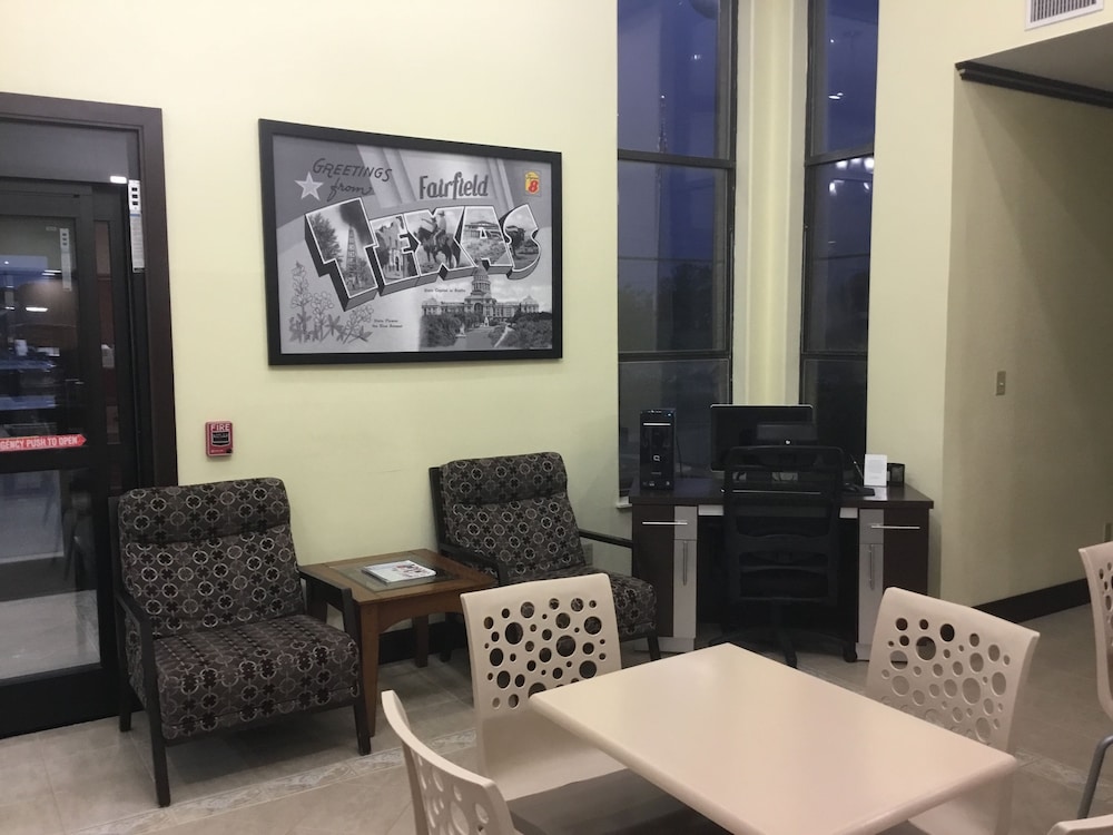 Super 8 by Wyndham Fairfield, TX 23/36