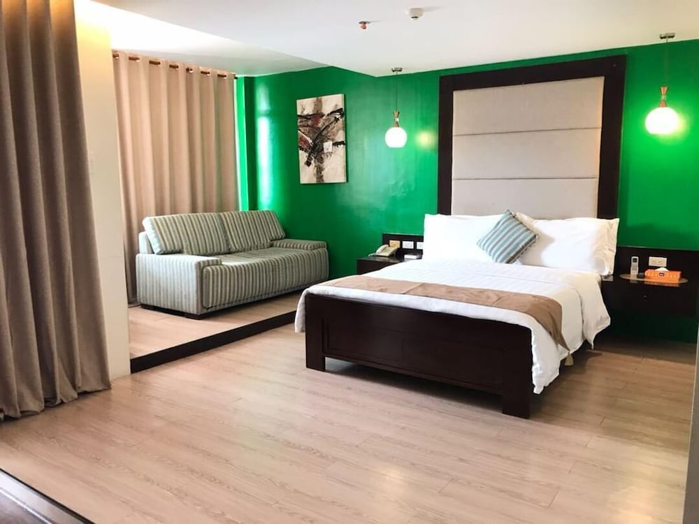 Coron Gateway Hotel Suites 12/50