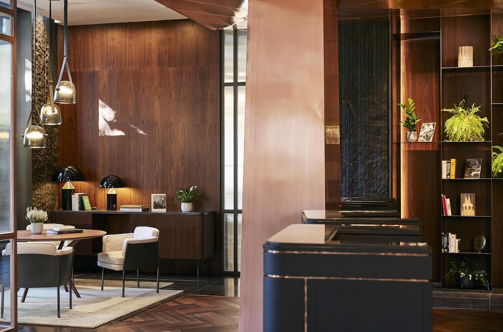 Hyatt Thompson Madrid 7/50