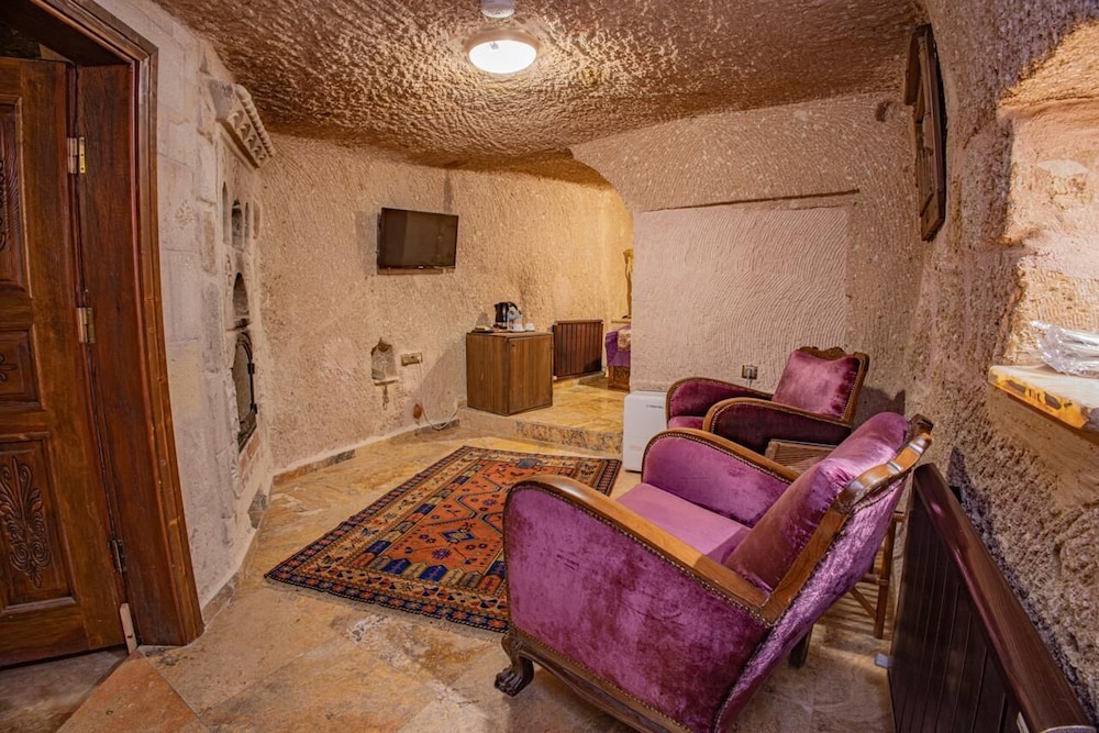 Royal Cave Hotel 40/58