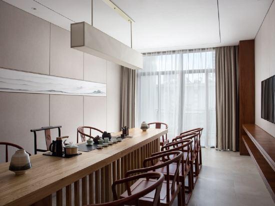 Runde Wetland Park Hotel 13/17