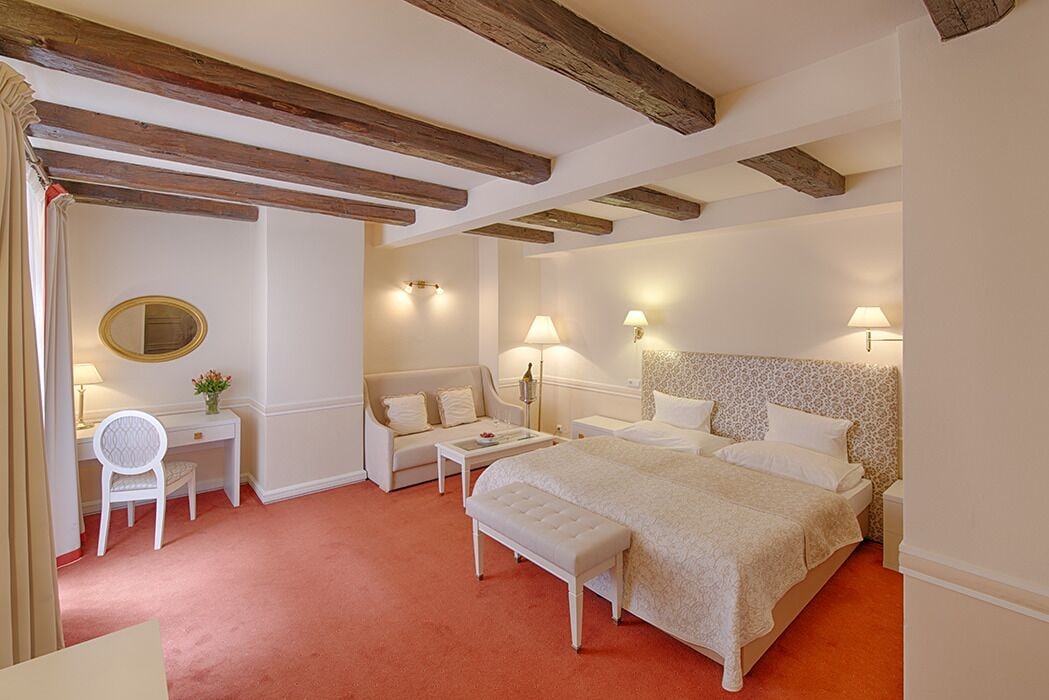 DELUXE, DOUBLE BED
