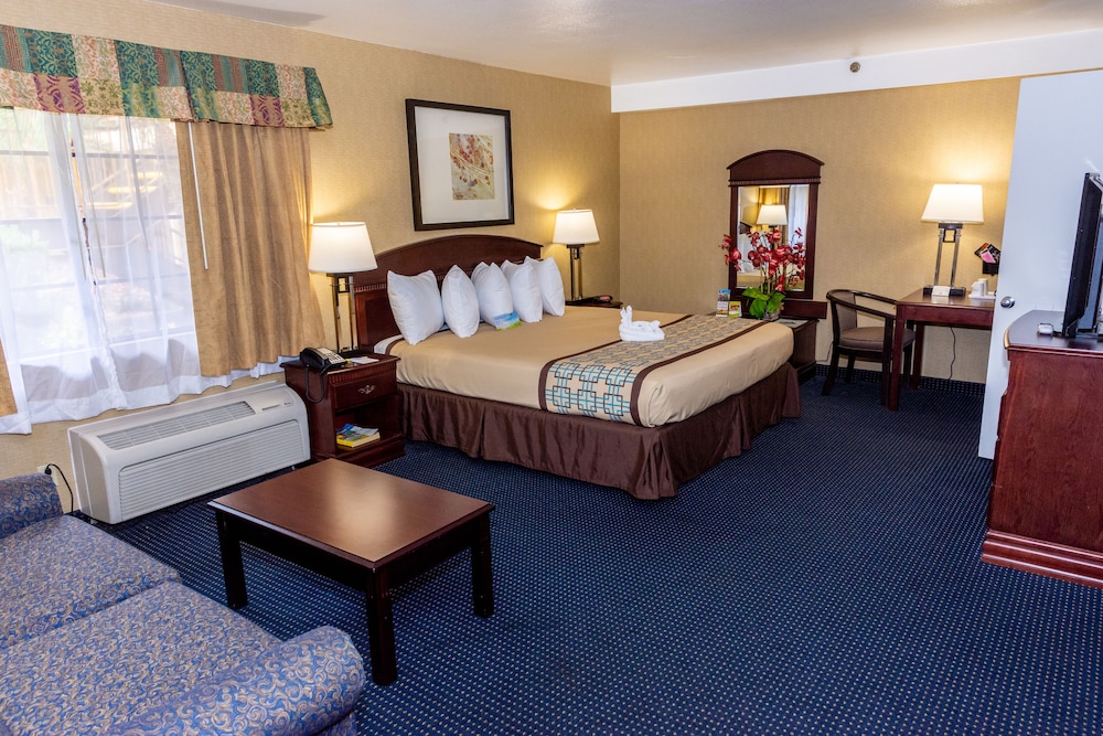 Days Inn & Suites By Wyndham Artesia 17/37