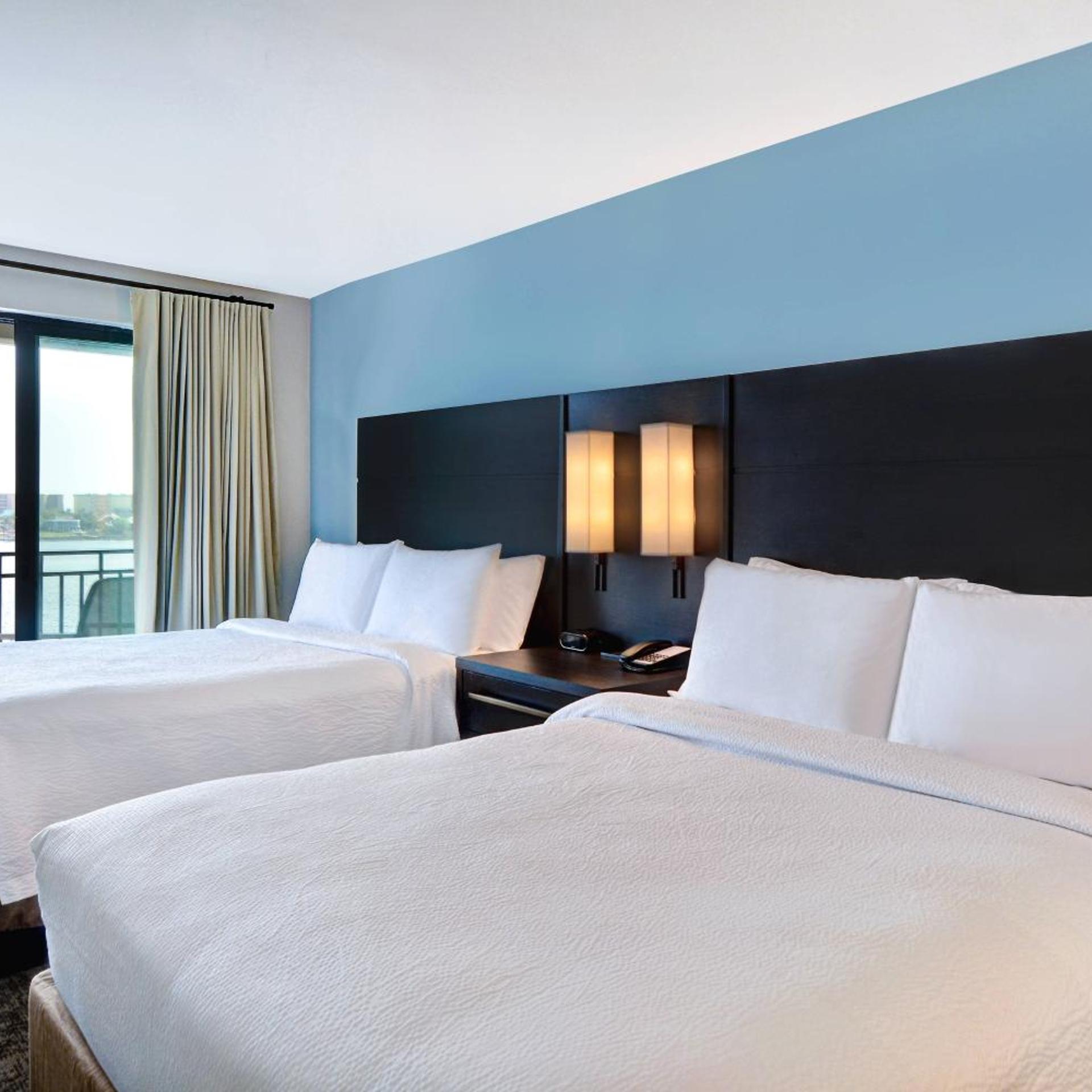 Studio, 2 Queen Beds, Water View, Sofa, Balcony
