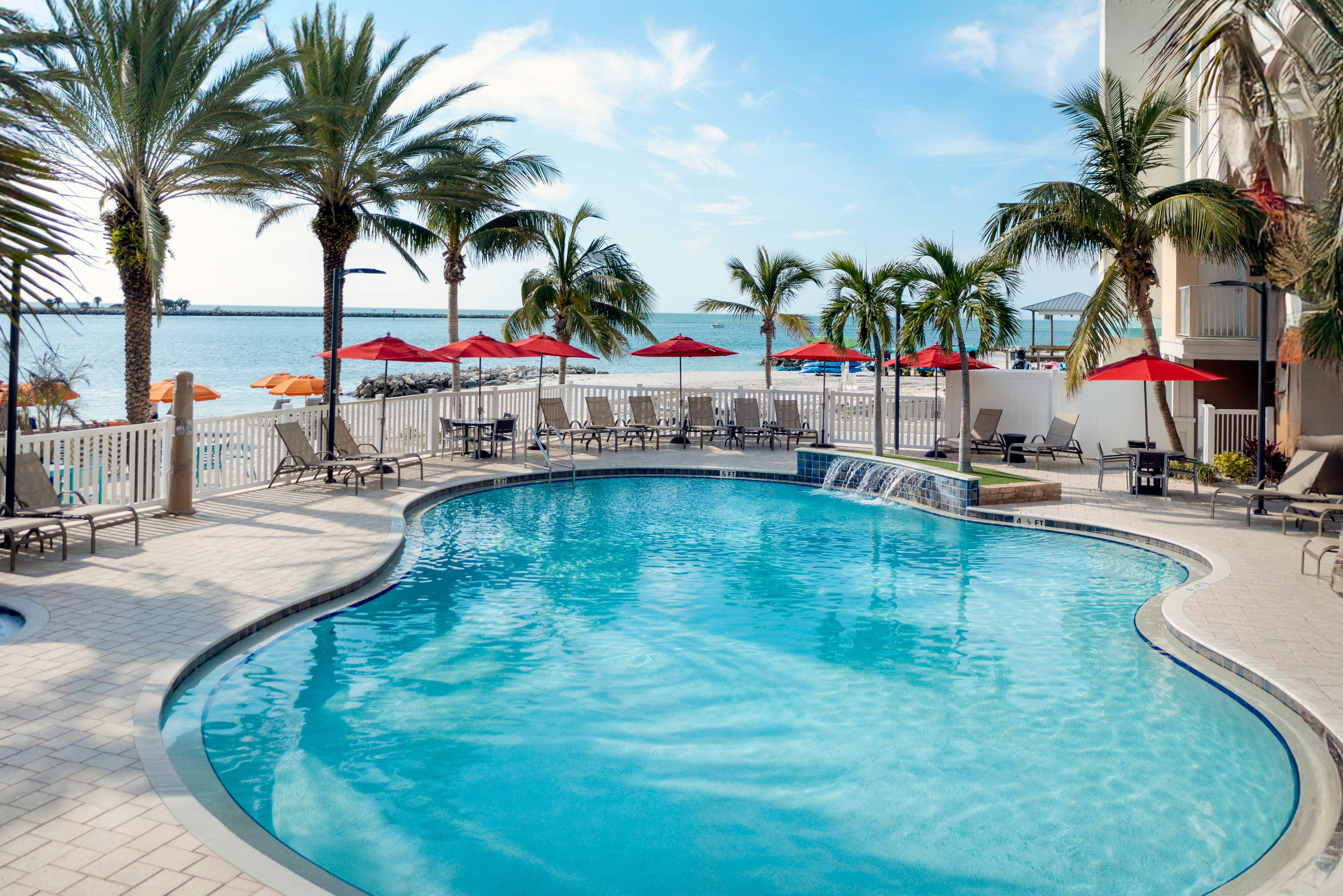 Hampton Inn and Suites by Hilton Clearwater Beach 82/83