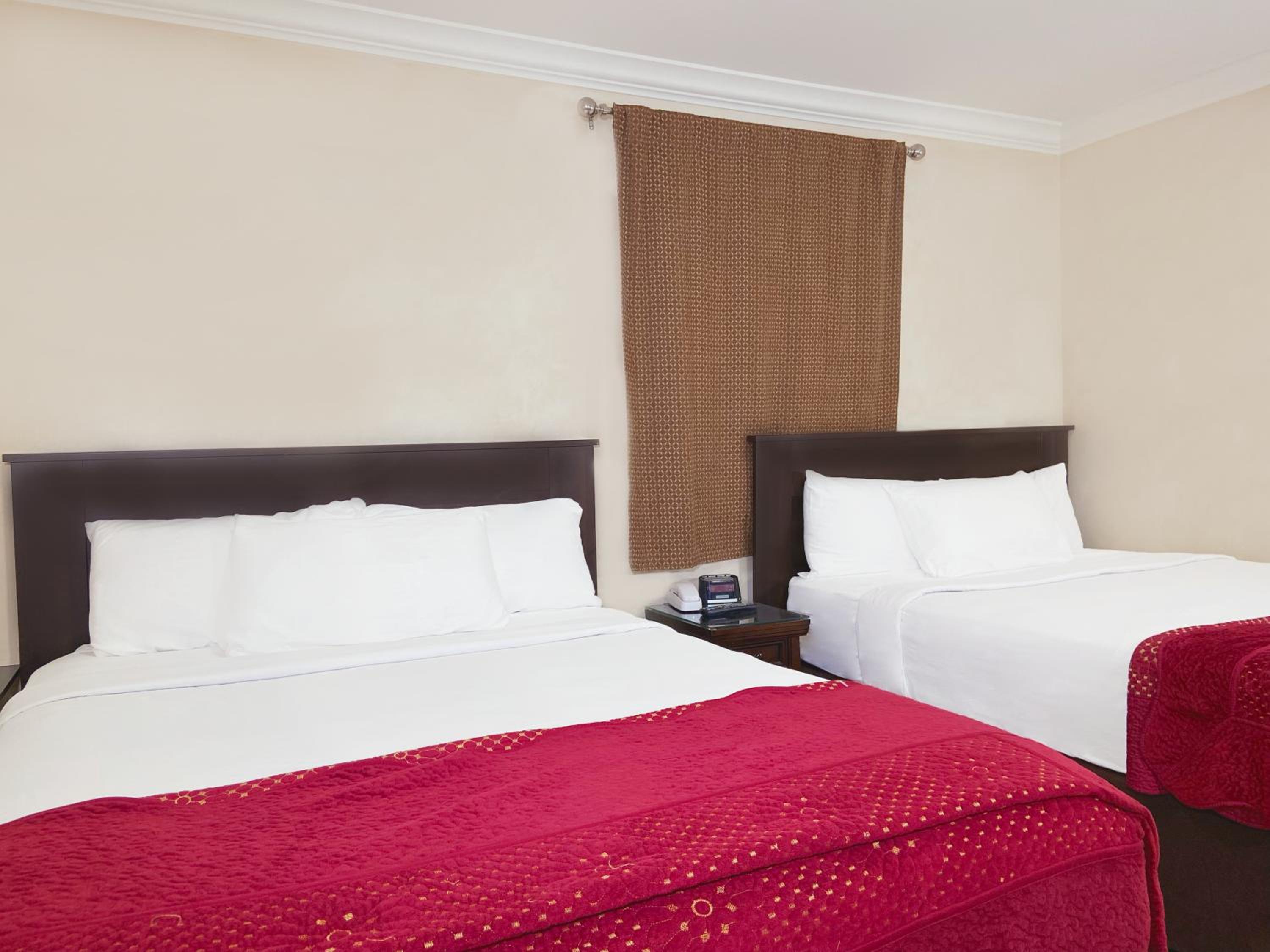 غرفة بسريرين مزدوجين، Nite Inn 8/10