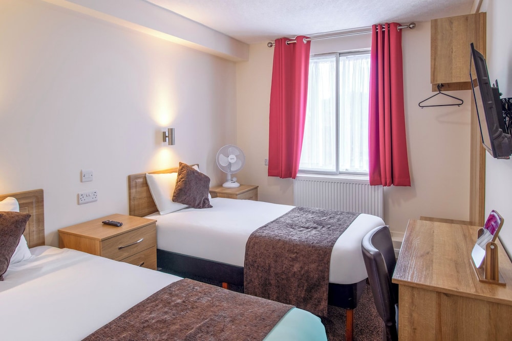 Russ Hill Hotel Gatwick 21/62