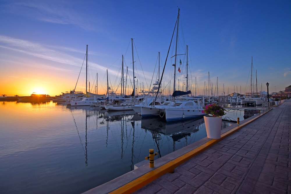 The Westmarine Waterfront Hotel 21/61