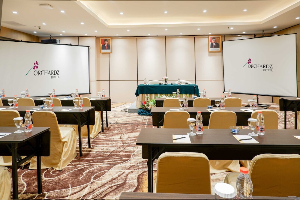 Orchardz Jayakarta Hotel 66/73