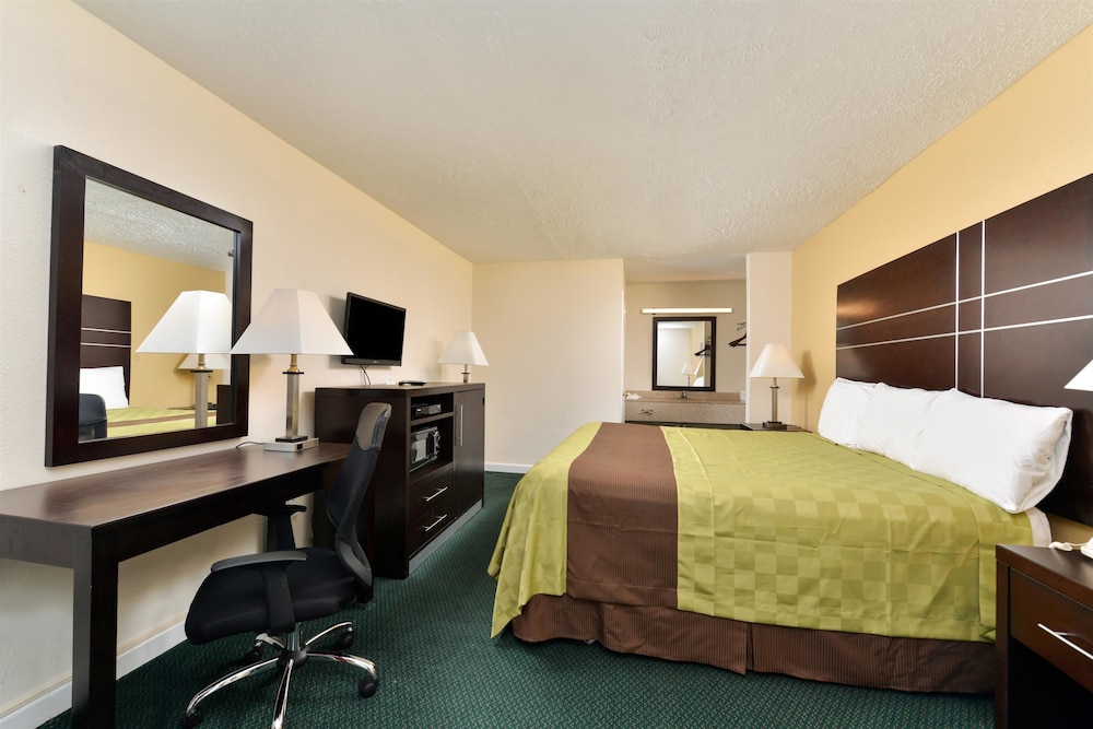 Americas Best Value Inn Port Jefferson Station Long Island 6/10